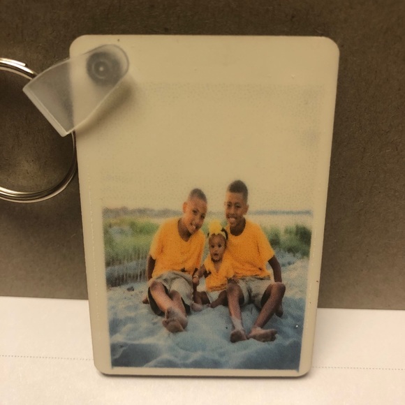 Customized keychains and magnets - Picture 1 of 2